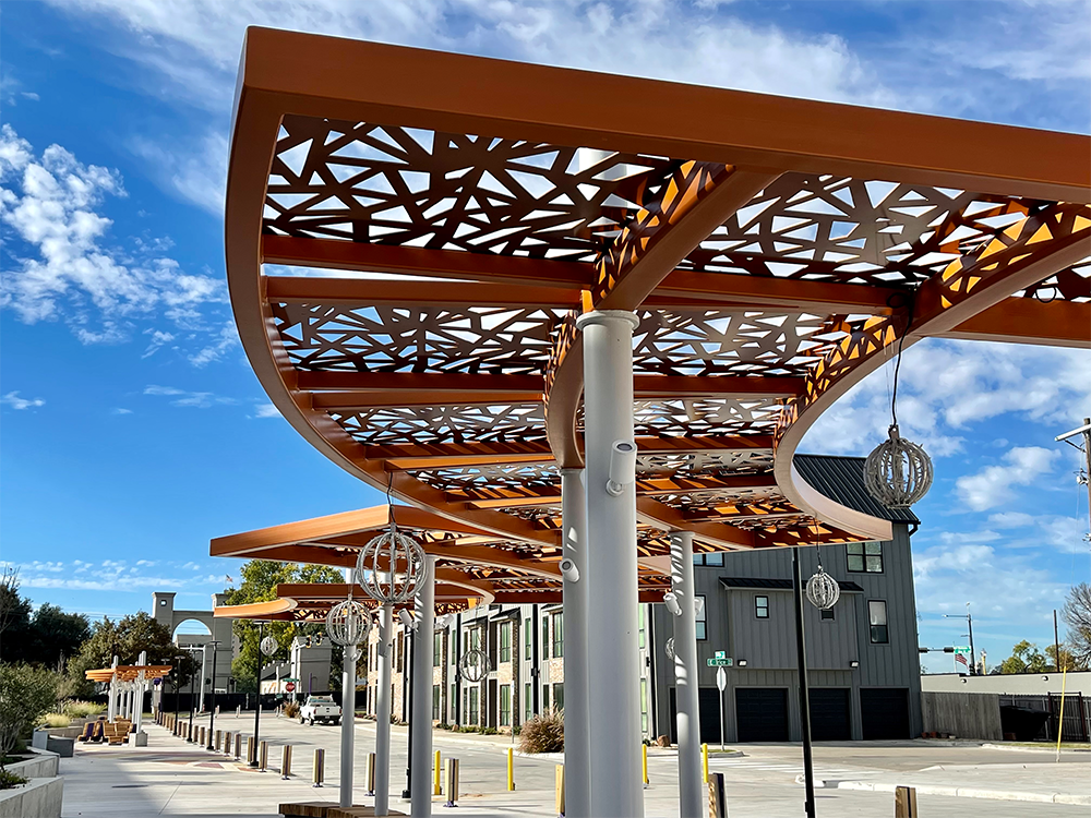 Plaza featuring metal geometric structures